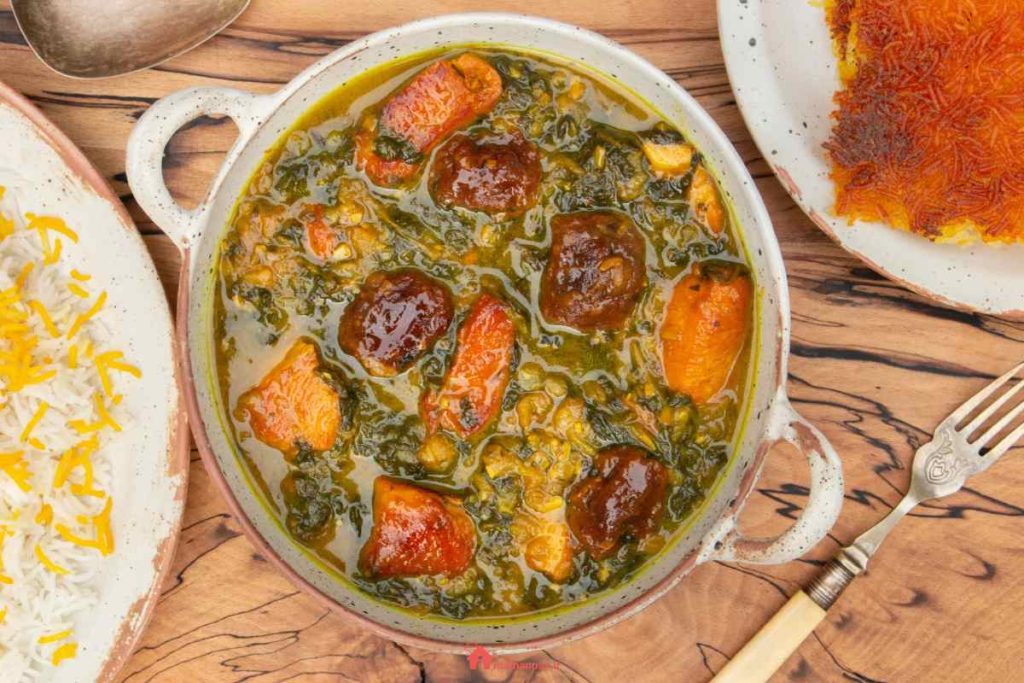 خورش آلو اسفناج با مرغ، گوشت و به صورت رژیمی