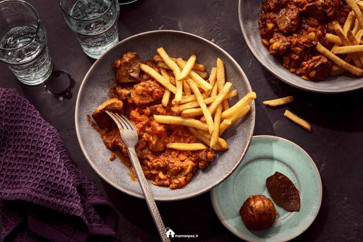 قیمه یکی از انواع خورشت با گوشت قرمز